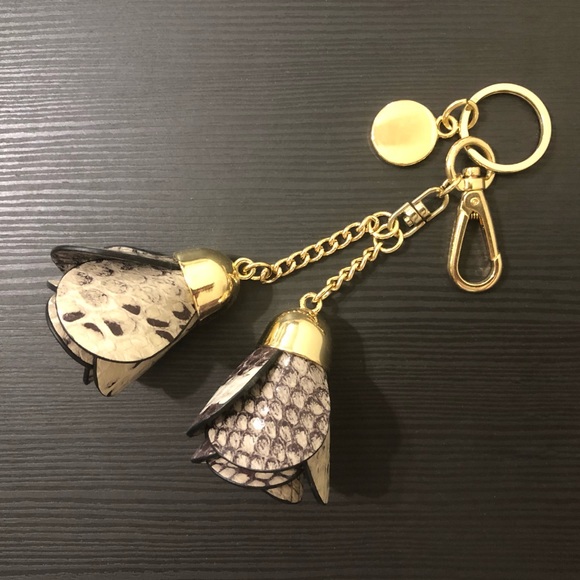 NWOT Flowers Keyring - Picture 3 of 3